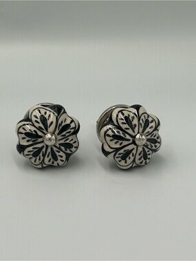 Cost Plus World Market Drawer Pulls Silver-Tone Black & White Floral